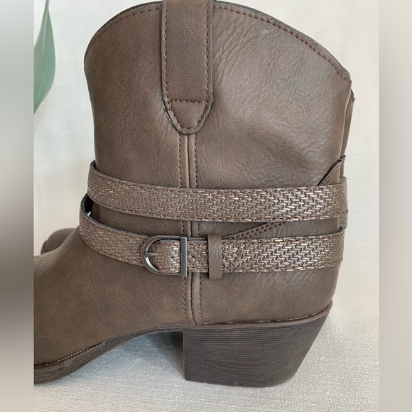 New Dingo Aydra Dark Taupe Faux Leather Ankle Strap Western Booties Woman’s 9.5M - Picture 7 of 12